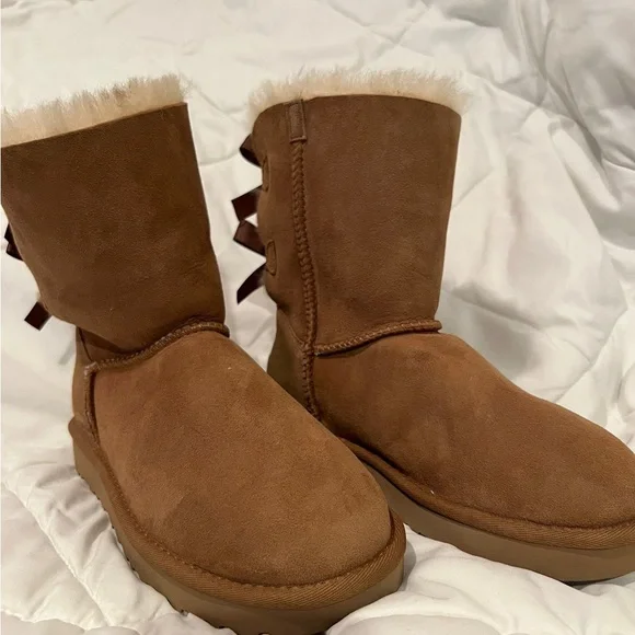 Ugg Bailey Bow II New without Box - Picture 2 of 6